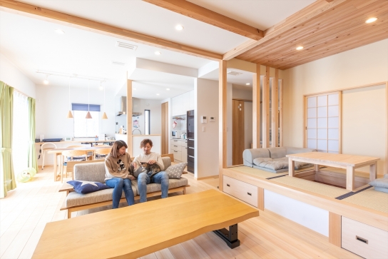 木と土間、柔らかい雰囲気がよくて